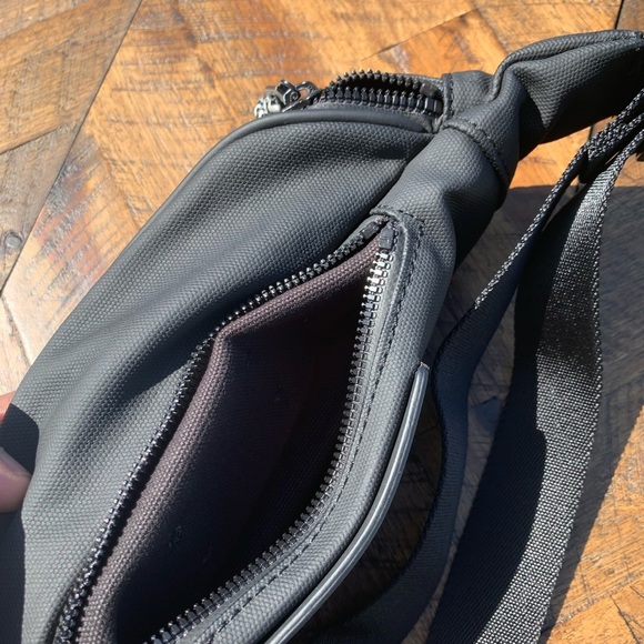 TREASURE & BOND: Mason Water Resistant Belt Bag (Sold Out on Website) - Picture 3 of 5